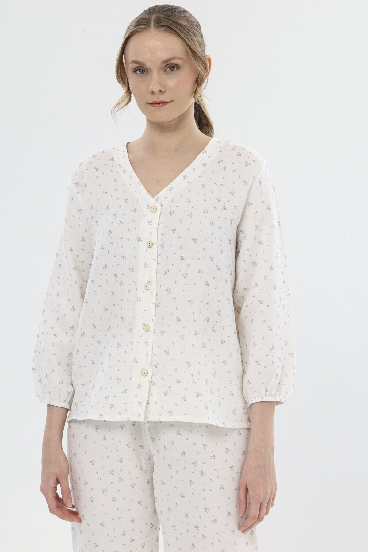 Shefame Kadın Yaprak Desenli V Yaka Düğmeli Uzun Kollu Müslin Pijama Takımı 251K44SV