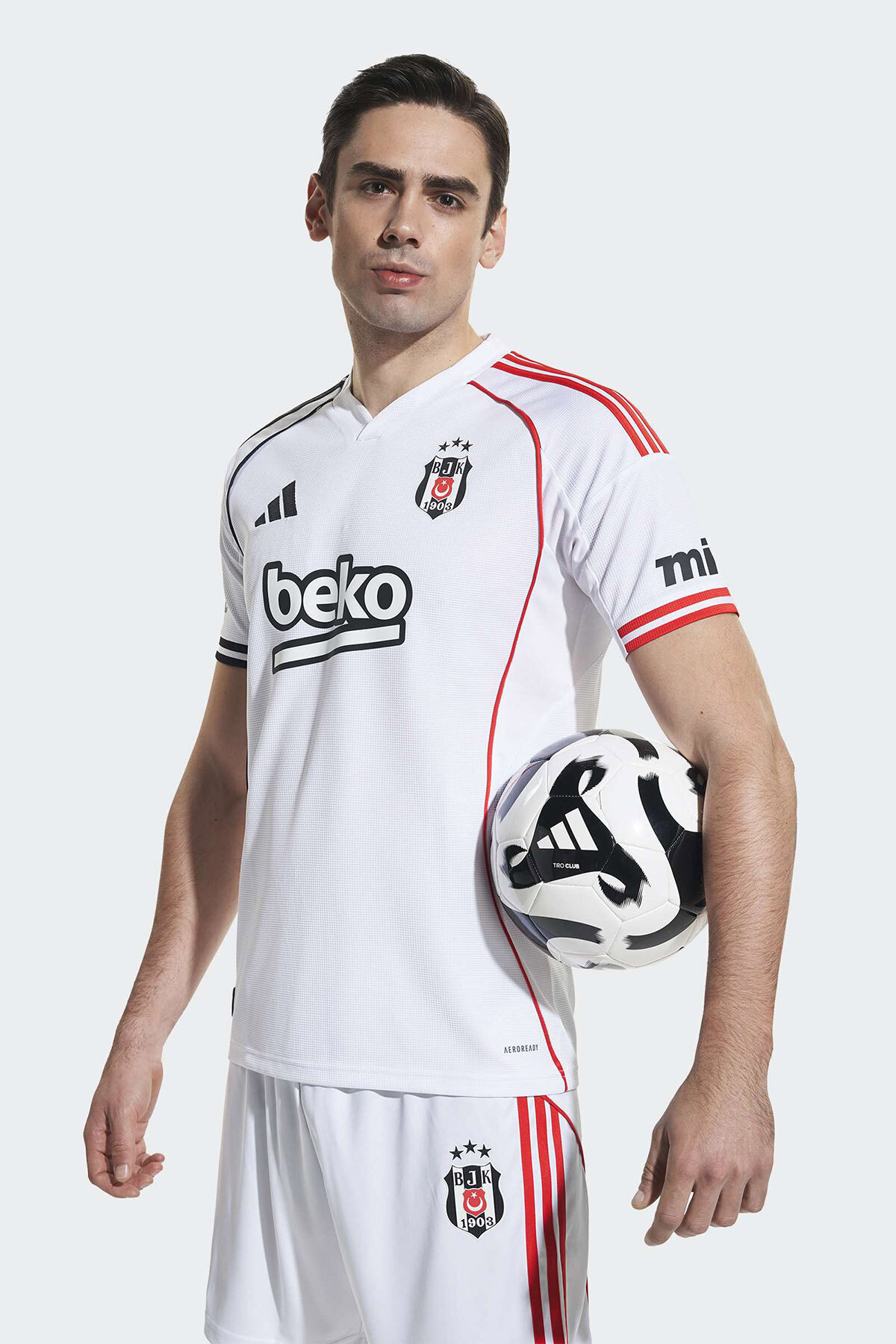 adidas Beşiktaş 25/26 Erkek İç Saha Forması JD1418