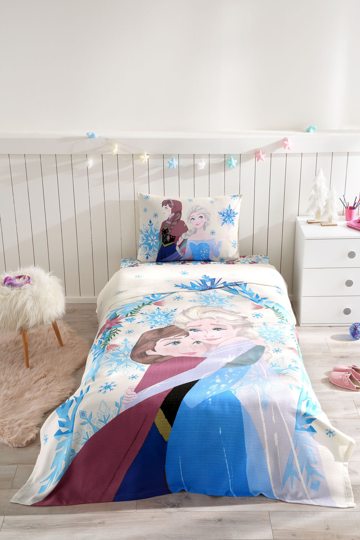 Özdilek Frozen Winter Tek Kişilik Disney Lisanslı Lastikli Çarşaf Çocuk Pike Takımı