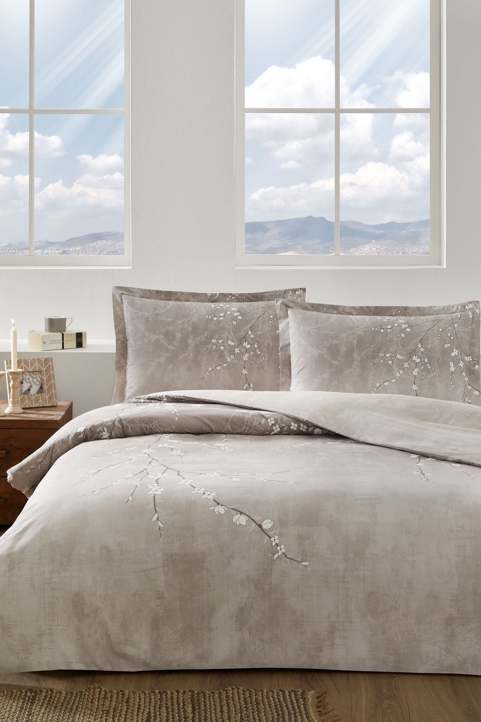 Özdilek White Sakura King Size Lastikli Çarşaf Nevresim Takımı