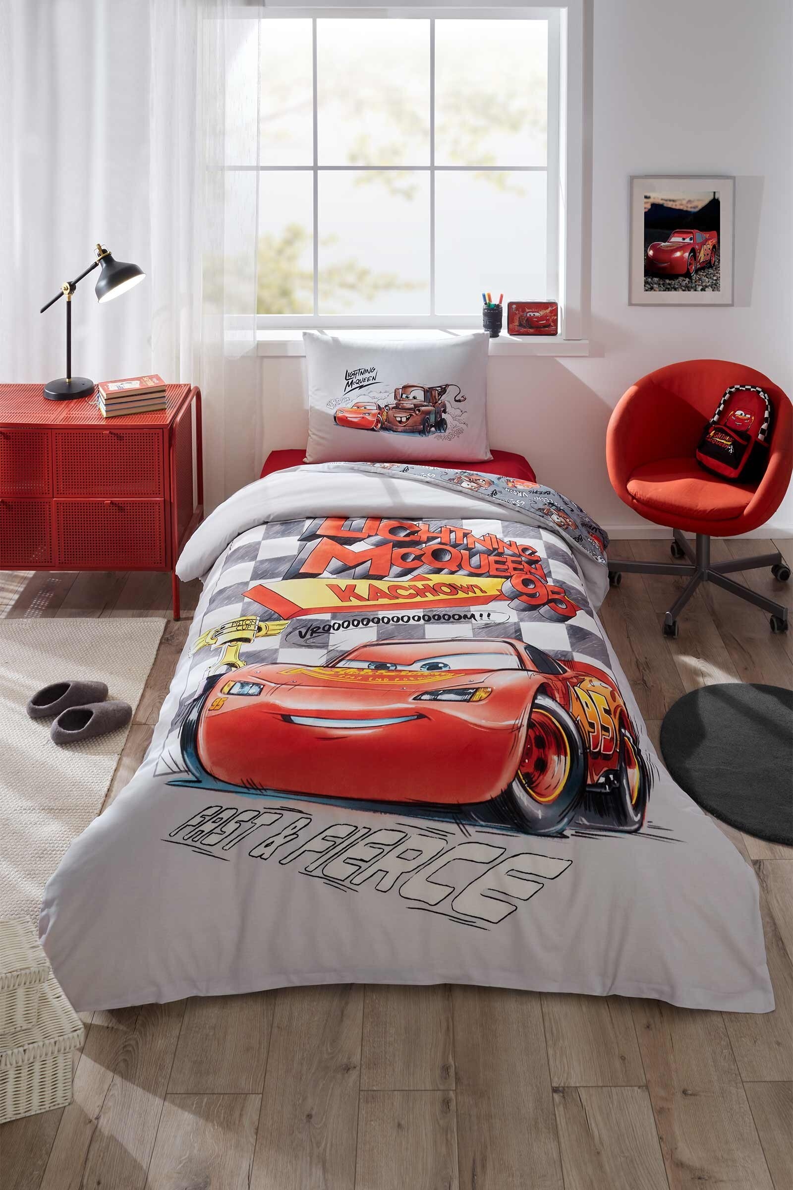 Özdilek Cars Fast Disney Lisanslı Tek Kişilik Lastikli Çarşaf Çocuk Nevresim Takımı