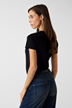 Guess Kadın Tişört W6RI32J1314