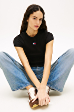 Tommy Jeans Kadın Tişört DW0DW17881