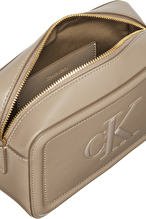 Calvin Klein Kadın Çapraz Çanta LV04F3220GVFU