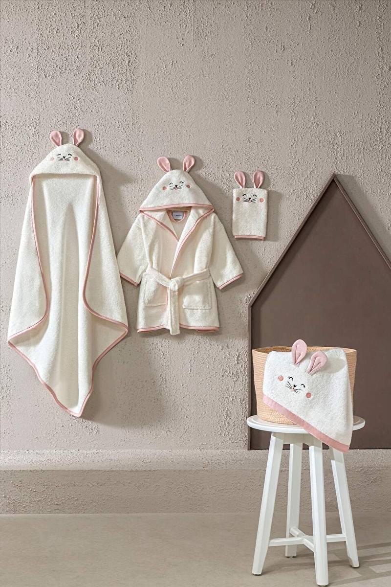 Cottons & Clouds Little Rabbit Nakışlı Bambu Yenidoğan Bebek Pelerini 80 x 80 cm
