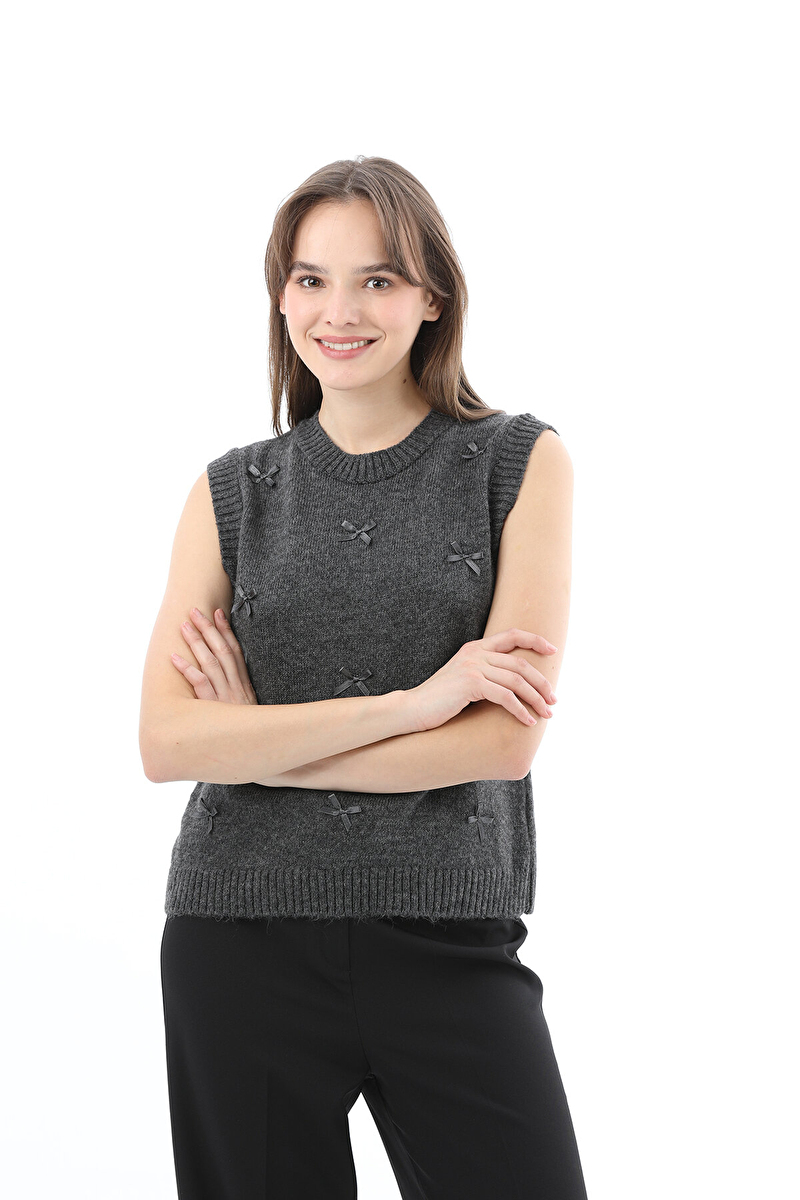 First Company Kadın Fiyonk Detaylı Süveter 2524BS110085