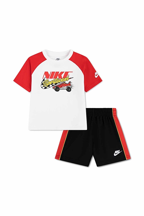 Nike Erkek Çocuk Takım 76N708 Siyah/beyaz Nike Erkek Çocuk Takım 76N708 Siyah/beyaz