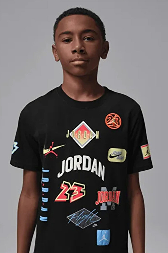 Nike Erkek Çocuk Tişört 95F385 Siyah Nike Erkek Çocuk Tişört 95F385 Siyah