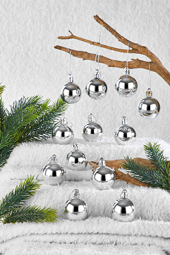 Yılbaşı Süsü Metalize Top Gümüş 3 cm 12'li Yılbaşı Süsü Metalize Top Gümüş 3 cm 12'li