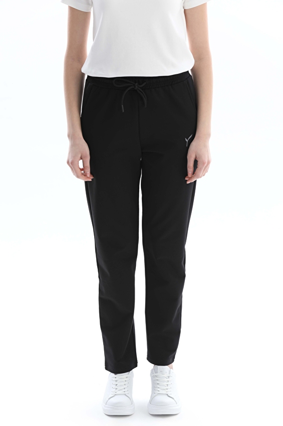 First Company Regular Fit Düz Paça Kadın Eşofman Altı 2614KS212104 Siyah First Company Regular Fit Düz Paça Kadın Eşofman Altı 2614KS212104 Siyah