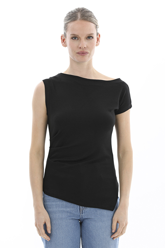 First Company Slim Fit Kayık Yaka Kısa Kol Kadın Bluz 2614KS252758 Siyah First Company Slim Fit Kayık Yaka Kısa Kol Kadın Bluz 2614KS252758 Siyah