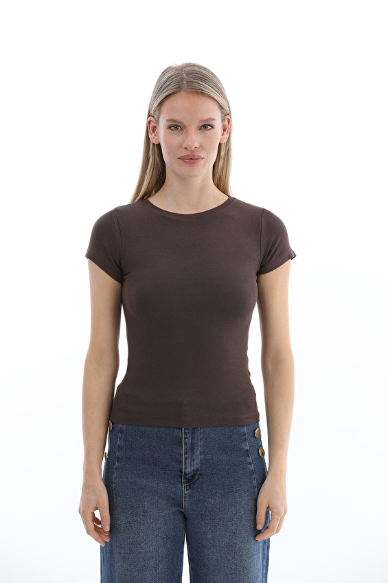 First Company Slim Fit Bisiklet Yaka Kısa Kol Kadın Tişört 2614KS026703 Kahverengi First Company Slim Fit Bisiklet Yaka Kısa Kol Kadın Tişört 2614KS026703 Kahverengi