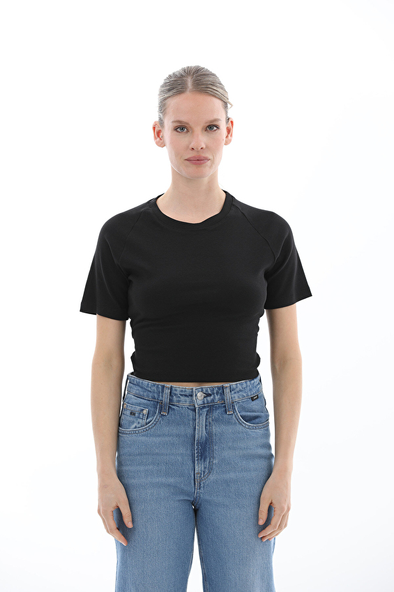 First Company Yuvarlak Yaka Slim Fit Kısa Kol Kadın Tişört 2614KS120499 Siyah First Company Yuvarlak Yaka Slim Fit Kısa Kol Kadın Tişört 2614KS120499 Siyah