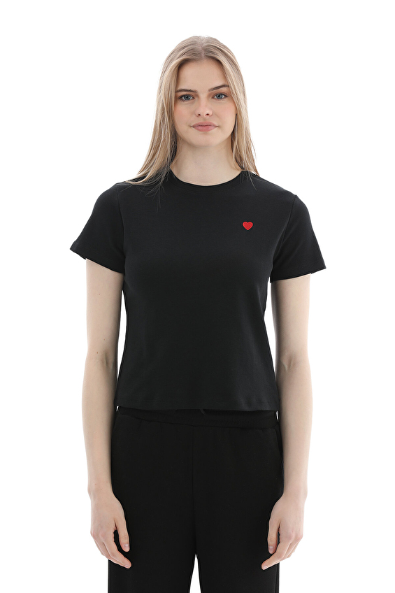 First Company Yuvarlak Yaka Slim Fit Kısa Kol Kadın Tişört 2614KS120746 Siyah First Company Yuvarlak Yaka Slim Fit Kısa Kol Kadın Tişört 2614KS120746 Siyah