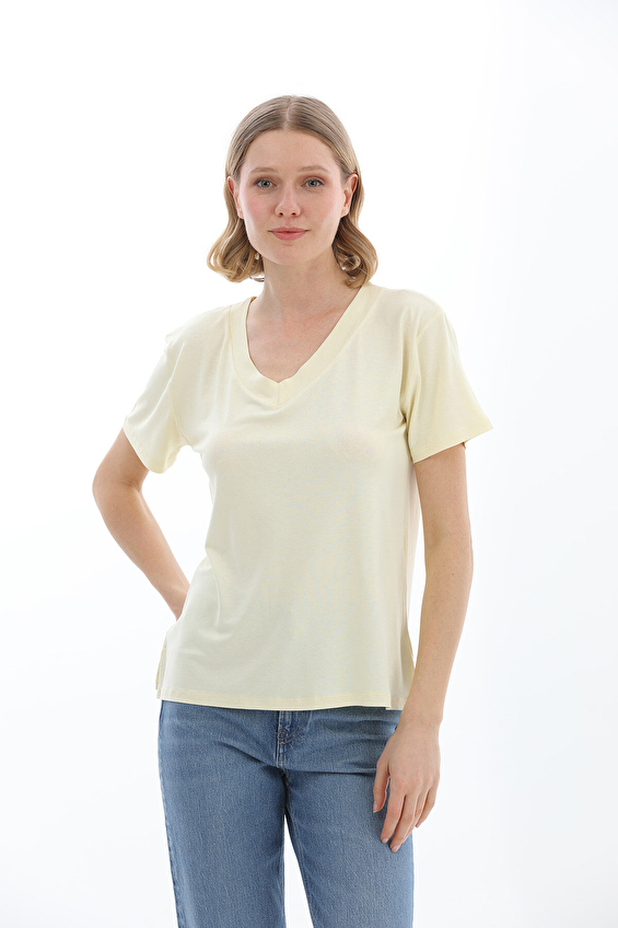 First Company V Yaka Kısa Kol Oversize Kadın Tişört 2614KS120653 Sarı First Company V Yaka Kısa Kol Oversize Kadın Tişört 2614KS120653 Sarı