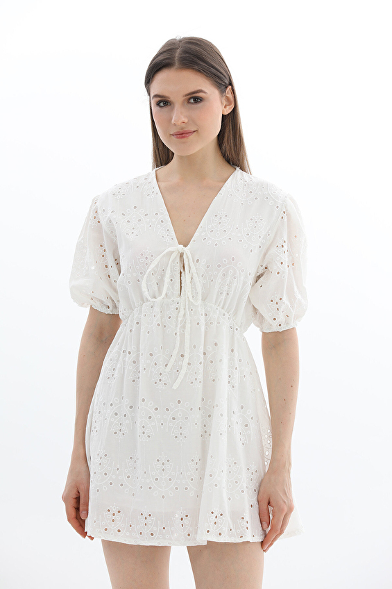 First Company Regular Fit V Yaka Kısa Kol Kadın Elbise 2614KS105626 Beyaz First Company Regular Fit V Yaka Kısa Kol Kadın Elbise 2614KS105626 Beyaz