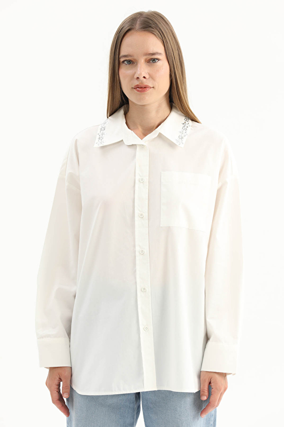 Shefame Regular Fit Klasik Gömlek Yaka Regular Düğme Pat Uzun/ Manşetli Kol Kadın Gömlek 2614KK108866 Beyaz