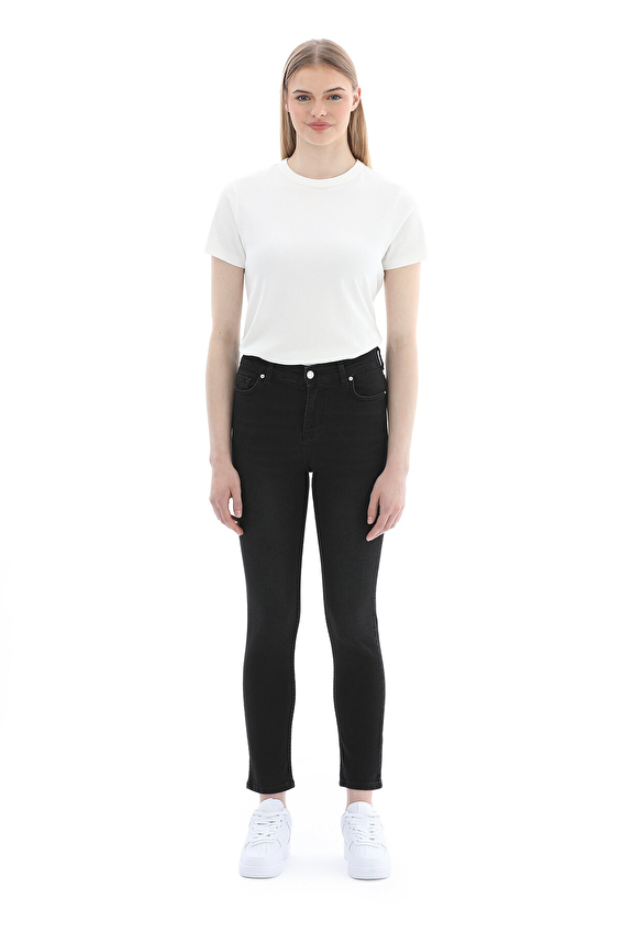 Crew Up Skinny Fit Dar Paça Yüksek Bel Kadın Kot Pantolon 2614KS104509 Siyah Crew Up Skinny Fit Dar Paça Yüksek Bel Kadın Kot Pantolon 2614KS104509 Siyah