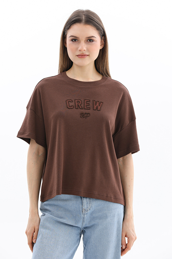 Crew Up Regular Fit Bisiklet Yaka Kısa Kol Kadın Tişört 2614KS120305 Kahverengi Crew Up Regular Fit Bisiklet Yaka Kısa Kol Kadın Tişört 2614KS120305 Kahverengi