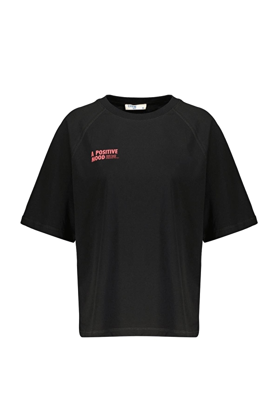 Crew Up Regular Fit Bisiklet Yaka Kısa Kol Kadın Tişört 2614KS120205 Siyah Crew Up Regular Fit Bisiklet Yaka Kısa Kol Kadın Tişört 2614KS120205 Siyah