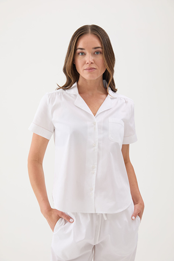 Cottons & Clouds Düğmeli Loose Fit Kısa Kollu Kadın Pamuk Saten Pijama Üstü CC9811 Beyaz Cottons & Clouds Düğmeli Loose Fit Kısa Kollu Kadın Pamuk Saten Pijama Üstü CC9811 Beyaz
