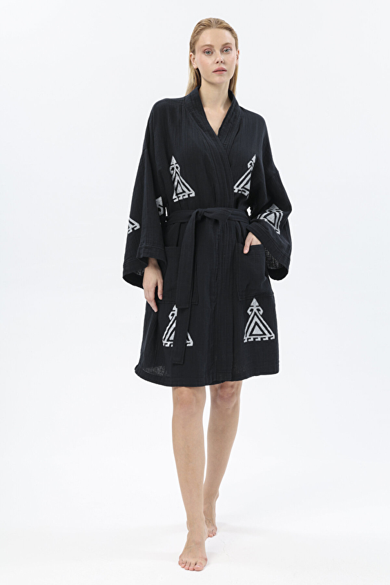 First Company Kimono Yaka Bağlamalı Kimono Kol Loose Fit Kadın Taş Baskılı Müslin Kimono 251K09OD Siyah First Company Kimono Yaka Bağlamalı Kimono Kol Loose Fit Kadın Taş Baskılı Müslin Kimono 251K09OD Siyah