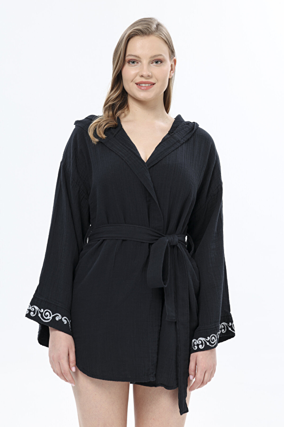 First Company Kimono Yaka Bağlamalı Kapüşonlu Loose Fit Kadın İşlemeli Müslin Kimono 251K12OD Siyah First Company Kimono Yaka Bağlamalı Kapüşonlu Loose Fit Kadın İşlemeli Müslin Kimono 251K12OD Siyah