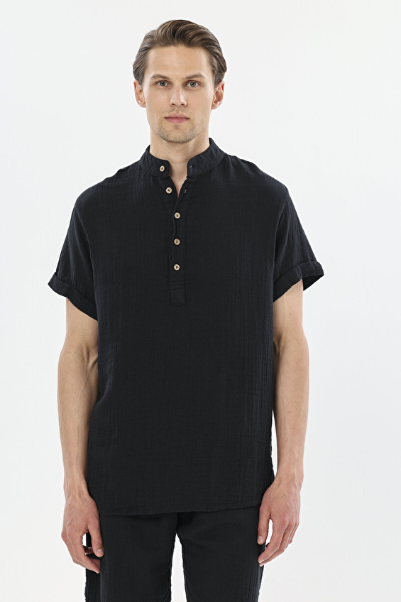 First Company Hakim Yaka Loose Fit Kısa Kollu Erkek Müslin Gömlek 251E04OD Siyah First Company Hakim Yaka Loose Fit Kısa Kollu Erkek Müslin Gömlek 251E04OD Siyah