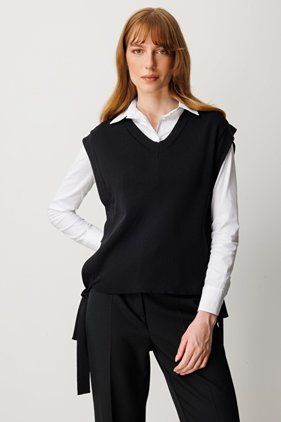 Onfashion Regular Fit V Yaka Dokuma Kadın Süveter 66300 Siyah Onfashion Regular Fit V Yaka Dokuma Kadın Süveter 66300 Siyah