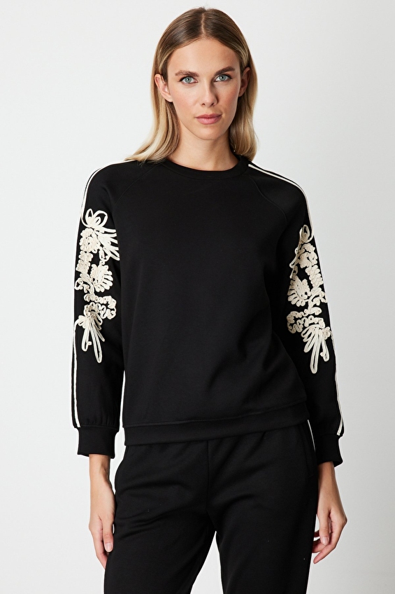 Onfashion Regular Fit Sıfır Yaka Uzun Kol Dokuma Kadın Sweatshirt 66323 Siyah Onfashion Regular Fit Sıfır Yaka Uzun Kol Dokuma Kadın Sweatshirt 66323 Siyah