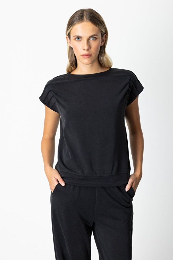 Onfashion Regular Fit Sıfır Yaka Kısa Kol Dokuma Kadın Bluz 66355 Siyah Onfashion Regular Fit Sıfır Yaka Kısa Kol Dokuma Kadın Bluz 66355 Siyah