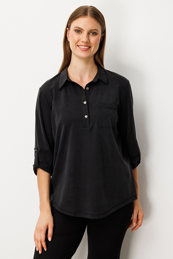 Onfashion Polo Yaka Düğmeli Büyük Beden Yarım Kol Dokuma Kadın Bluz 61356 Siyah Onfashion Polo Yaka Düğmeli Büyük Beden Yarım Kol Dokuma Kadın Bluz 61356 Siyah