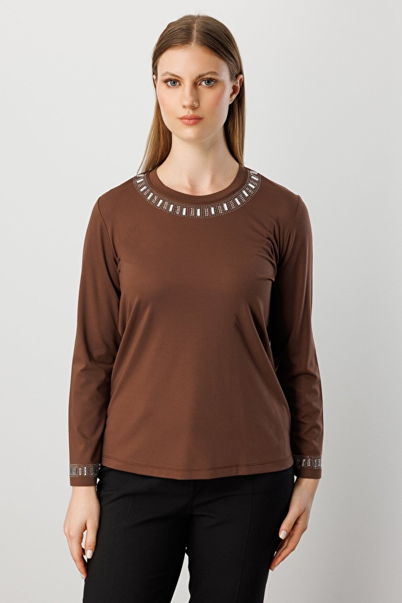Onfashion Büyük Beden Sıfır Yaka Uzun Kol Dokuma Kadın Bluz 61377 Kahve Onfashion Büyük Beden Sıfır Yaka Uzun Kol Dokuma Kadın Bluz 61377 Kahve
