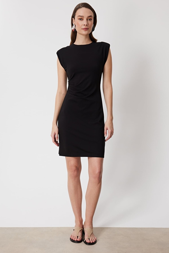 Onfashion Regular Fit Sıfır Yaka Vatkalı Fermuarlı Dokuma Kadın Elbise 76480 Siyah Onfashion Regular Fit Sıfır Yaka Vatkalı Fermuarlı Dokuma Kadın Elbise 76480 Siyah