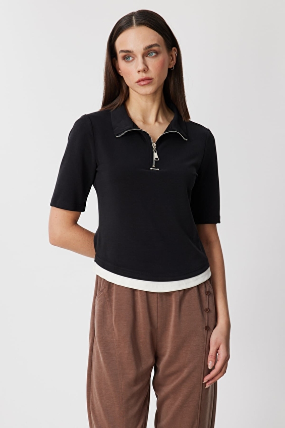 Onfashion Regular Fit Fermuarlı Kısa Kollu Dokuma Kadın Bluz 76305 Siyah Onfashion Regular Fit Fermuarlı Kısa Kollu Dokuma Kadın Bluz 76305 Siyah