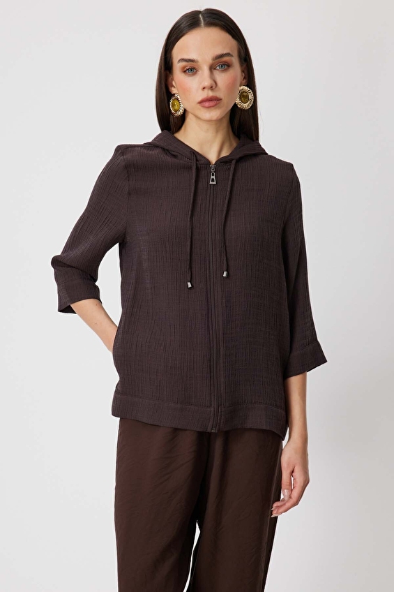 Onfashion Regular Fit Polyester Kapüşonlu Fermuarlı Yarım Kol Kadın Mont 72700 Kahve Onfashion Regular Fit Polyester Kapüşonlu Fermuarlı Yarım Kol Kadın Mont 72700 Kahve