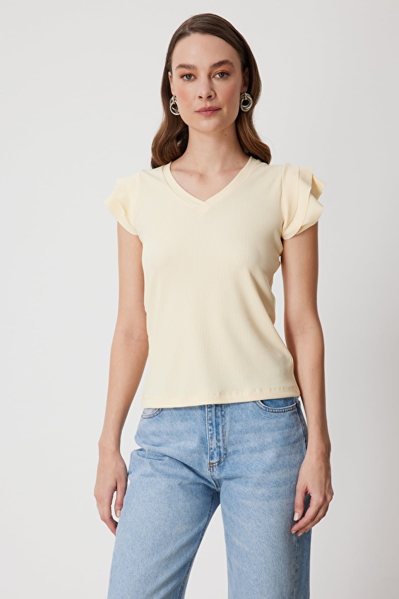 Onfashion Regular Fit V Yaka Volanlı Dokuma Kadın Bluz 71421 Krem Onfashion Regular Fit V Yaka Volanlı Dokuma Kadın Bluz 71421 Krem