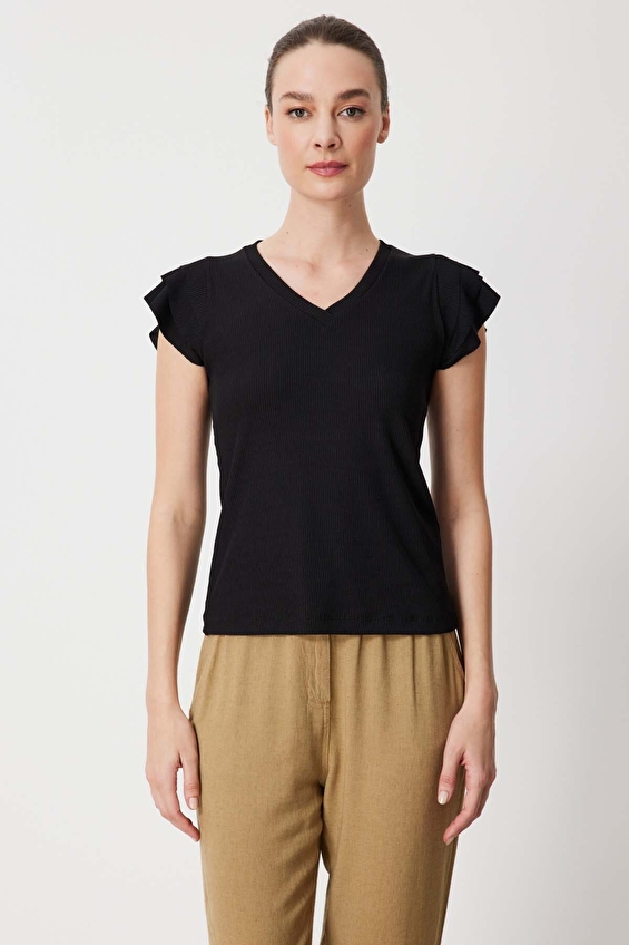 Onfashion Regular Fit V Yaka Volanlı Dokuma Kadın Bluz 71421 Siyah Onfashion Regular Fit V Yaka Volanlı Dokuma Kadın Bluz 71421 Siyah