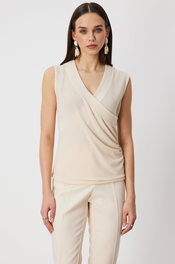 Onfashion Regular Fit Kolsuz Kruvaze Yaka Dokuma Kadın Bluz 71383 Ekru Onfashion Regular Fit Kolsuz Kruvaze Yaka Dokuma Kadın Bluz 71383 Ekru