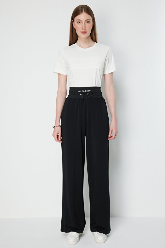 Onfashion Bol Paça Bağcıklı Lastikli Dokuma Kadın Pantolon 76102 Siyah Onfashion Bol Paça Bağcıklı Lastikli Dokuma Kadın Pantolon 76102 Siyah