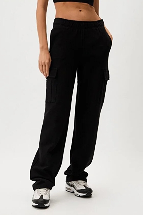 Guess Kadın Eşofman Altı V4YB10KC6W1 Siyah Guess Kadın Eşofman Altı V4YB10KC6W1 Siyah