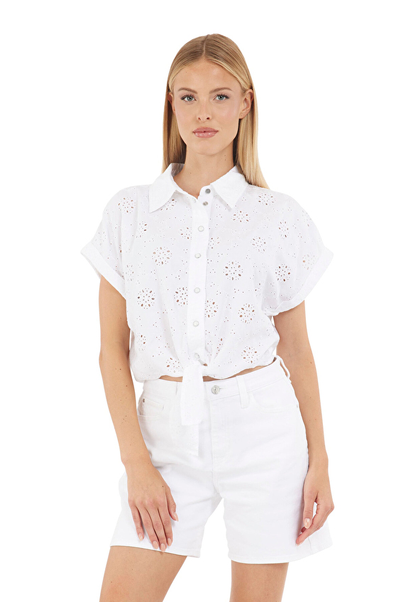 Guess Slim Fit Dokuma Kumaş Kadın Gömlek W5GH34WG822 Beyaz Guess Slim Fit Dokuma Kumaş Kadın Gömlek W5GH34WG822 Beyaz