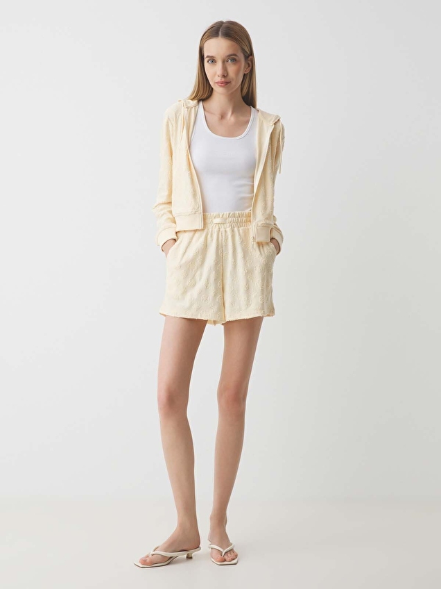 Guess Loose Fit Kadın Şort V5GD16KCT02 Desenli Guess Loose Fit Kadın Şort V5GD16KCT02 Desenli