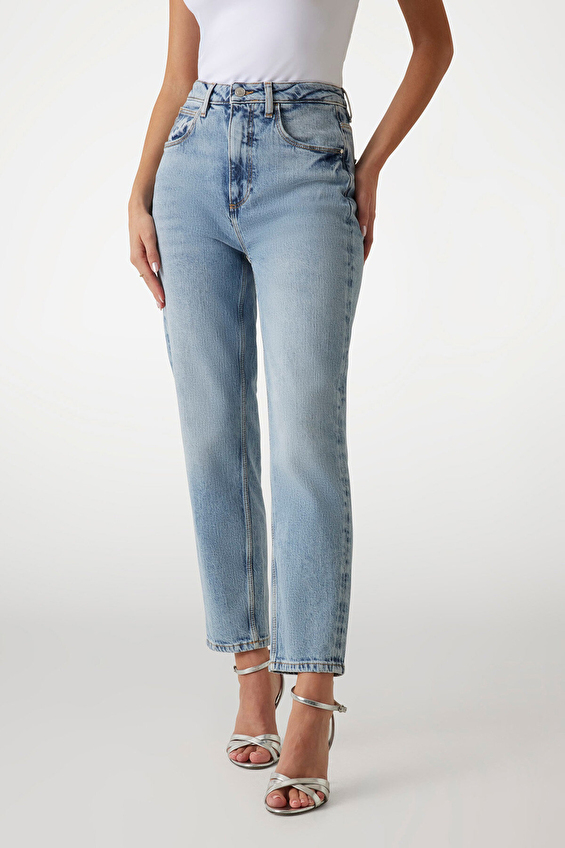 Guess Relaxed Fit Denim Kumaş Kadın Pantolon W2YA21D4NH6 Mavi Guess Relaxed Fit Denim Kumaş Kadın Pantolon W2YA21D4NH6 Mavi