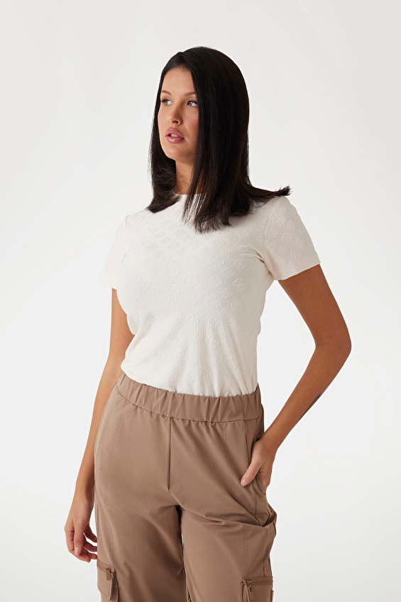 Guess Slim Fit Örme Kumaş Kadın Tişört V5RI02KCLG2 Pembe Guess Slim Fit Örme Kumaş Kadın Tişört V5RI02KCLG2 Pembe