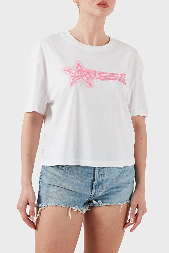 Guess Boxy Fit Örme Kumaş Kadın Tişört V5GI12K9RM1 Beyaz Guess Boxy Fit Örme Kumaş Kadın Tişört V5GI12K9RM1 Beyaz