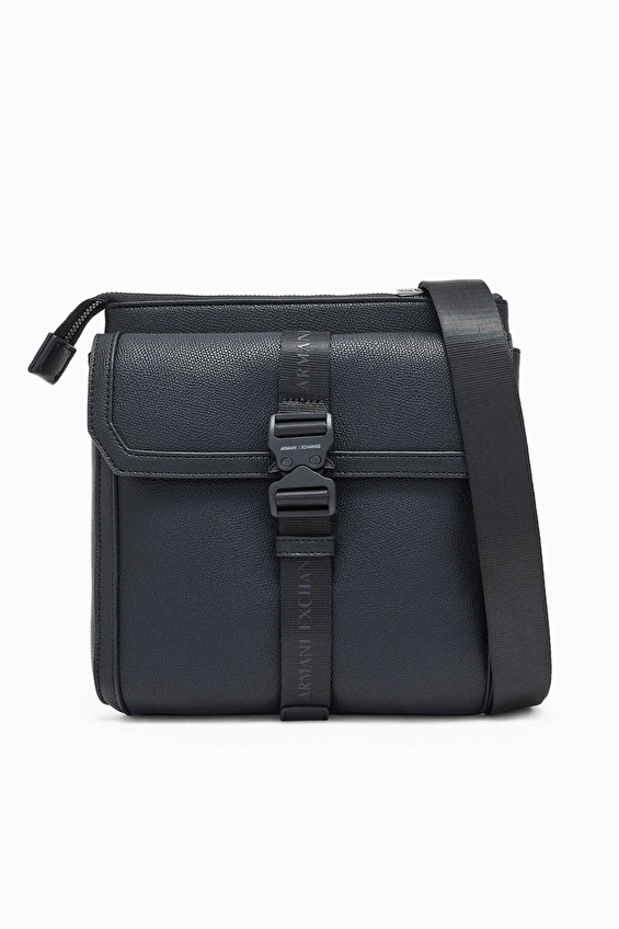 Armani Exchange Erkek Evrak Çanta XM002568AF22537MC105 Siyah Armani Exchange Erkek Evrak Çanta XM002568AF22537MC105 Siyah