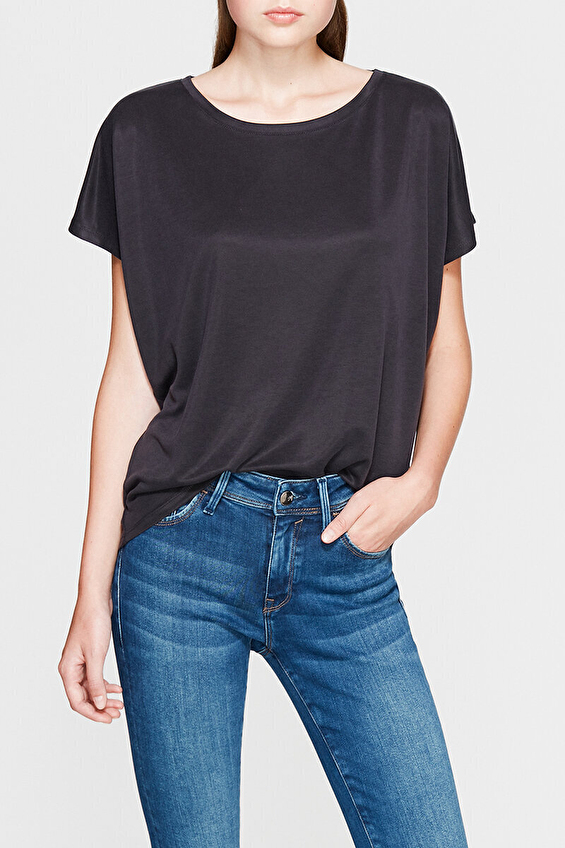 Mavi Kayık Yaka Loose Fit Kısa Kollu Kadın Tişört M167245 900 Siyah Mavi Kayık Yaka Loose Fit Kısa Kollu Kadın Tişört M167245 900 Siyah