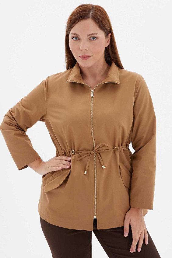 Selen Dik Yaka Regular Fit Uzun Kol Kadın Büyük Beden Trençkot 24KSL9399 Camel Selen Dik Yaka Regular Fit Uzun Kol Kadın Büyük Beden Trençkot 24KSL9399 Camel