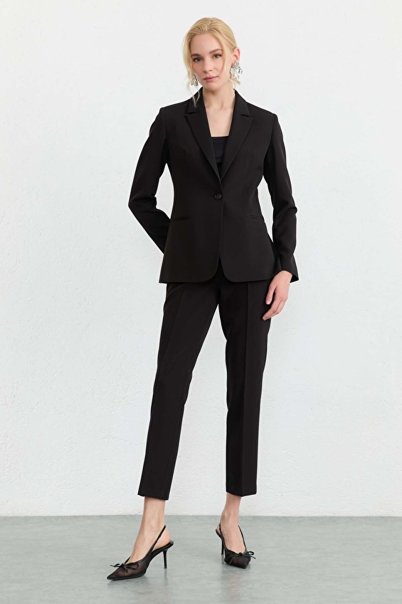 Selen Standart Fit Polyester Mix Dar Paça Fermuarlı Kadın Pantolon 26YSL5560 Siyah Selen Standart Fit Polyester Mix Dar Paça Fermuarlı Kadın Pantolon 26YSL5560 Siyah